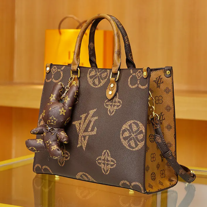 Rated 5/5⭐ Luxurious tote bag Join our community 🫵🔥 Free shipping!!!