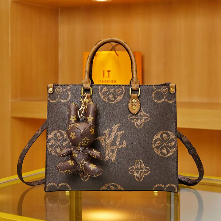 Rated 5/5⭐ Luxurious tote bag Join our community 🫵🔥 Free shipping!!!